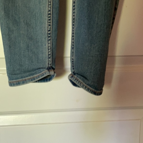 NWOT HOLLISTER CROP JEAN, SIZE 5/W27 - Picture 4 of 8